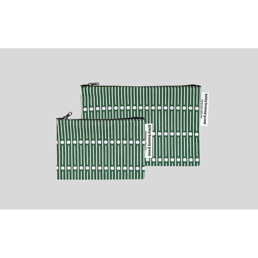 Miller Green Flat Pouch Beutel mit schwarzem Reissverschluss und weissen Streifen und Punkten.